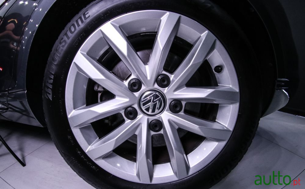 2015' Volkswagen Passat Variant photo #5