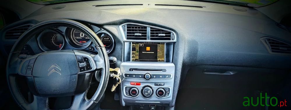 2017' Citroen C4 Puretech photo #5