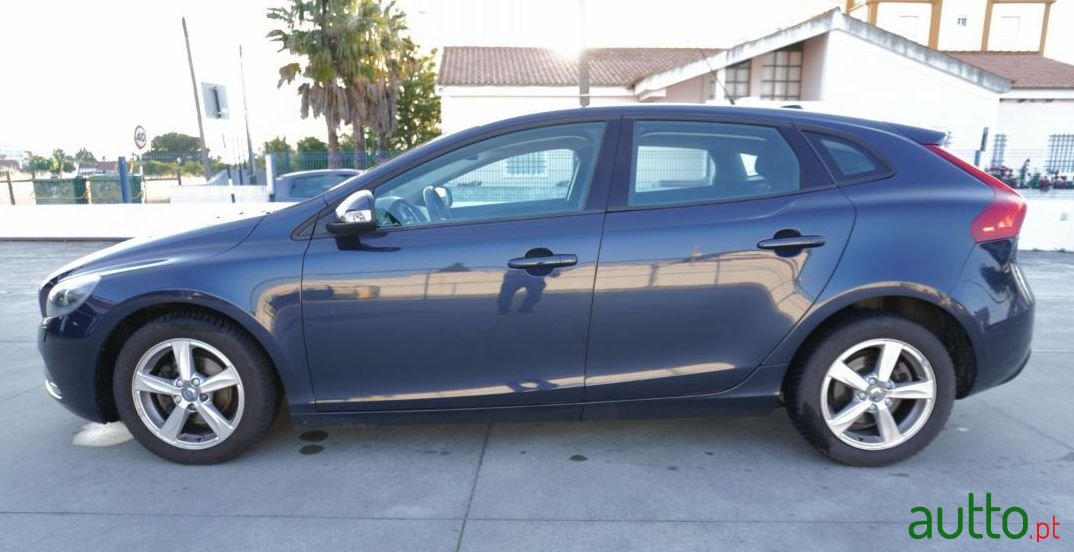 2015' Volvo V40 photo #2