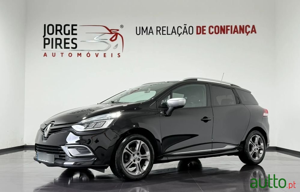 2017' Renault Clio Sport Tourer photo #2
