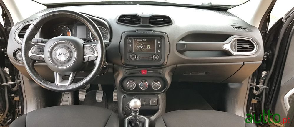 2015' Jeep Renegade photo #5