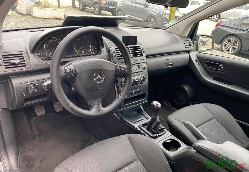 2009' Mercedes-Benz A-160 photo #2