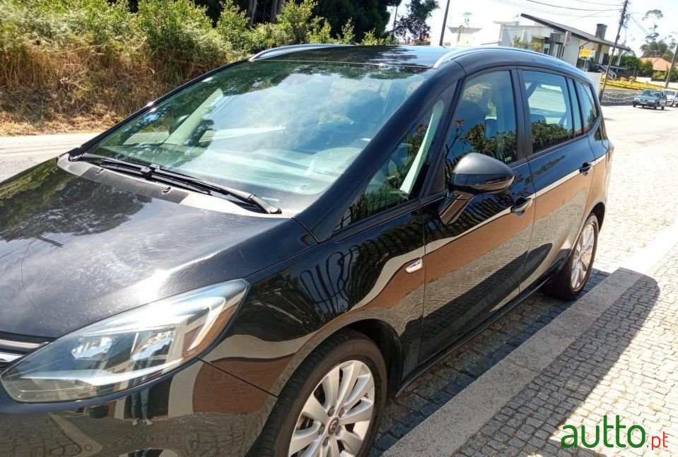 2017' Opel Zafira photo #2