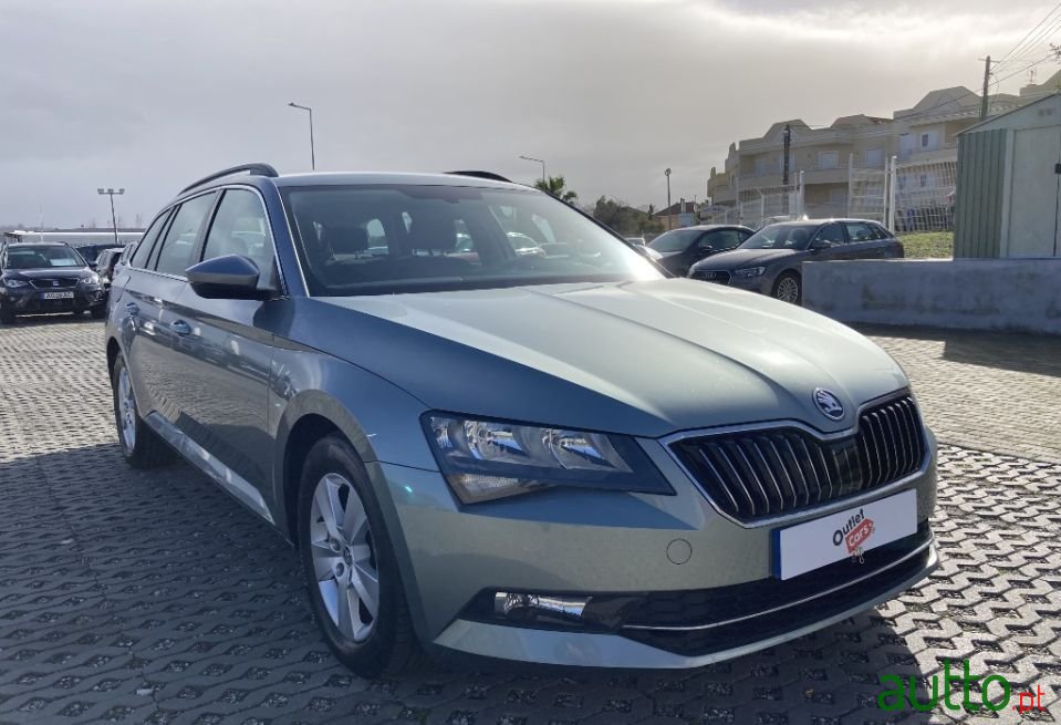 2017' Skoda Superb Break photo #3