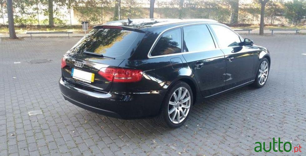 2012' Audi A4 Avant photo #2