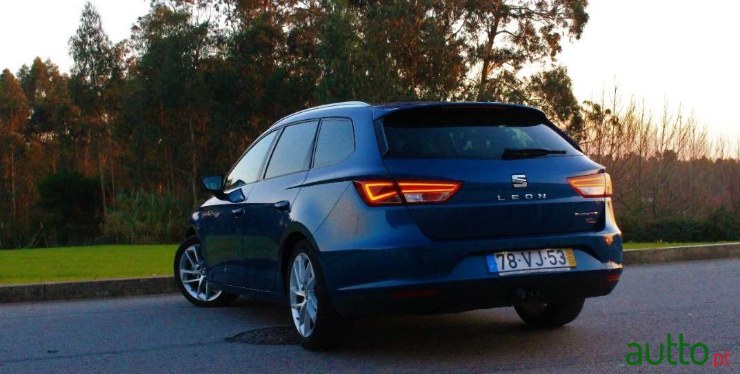 2014' SEAT Leon St photo #2