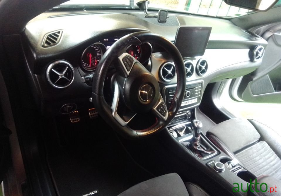 2017' Mercedes-Benz Cla-180 photo #4