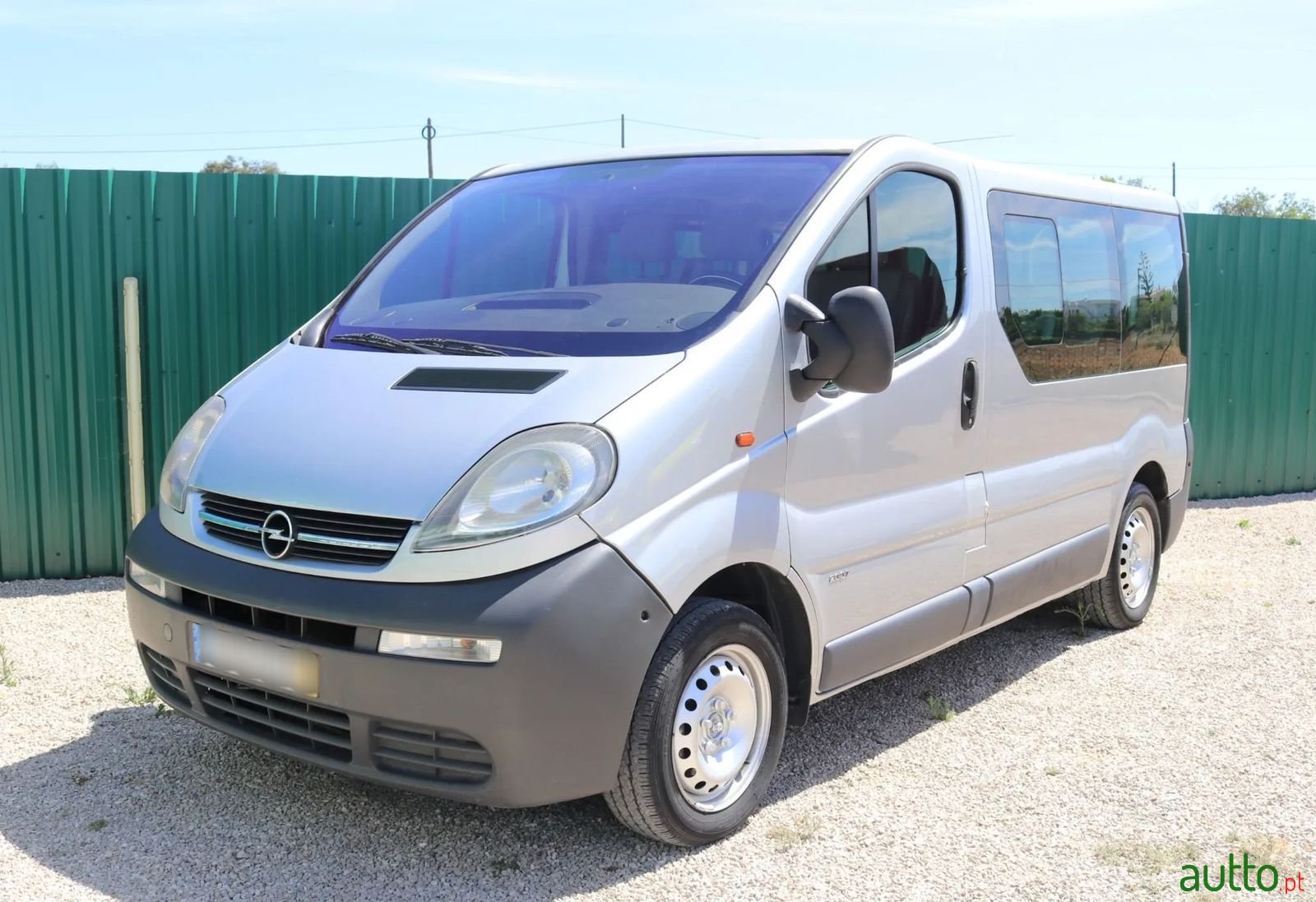 2003' Opel Vivaro photo #1