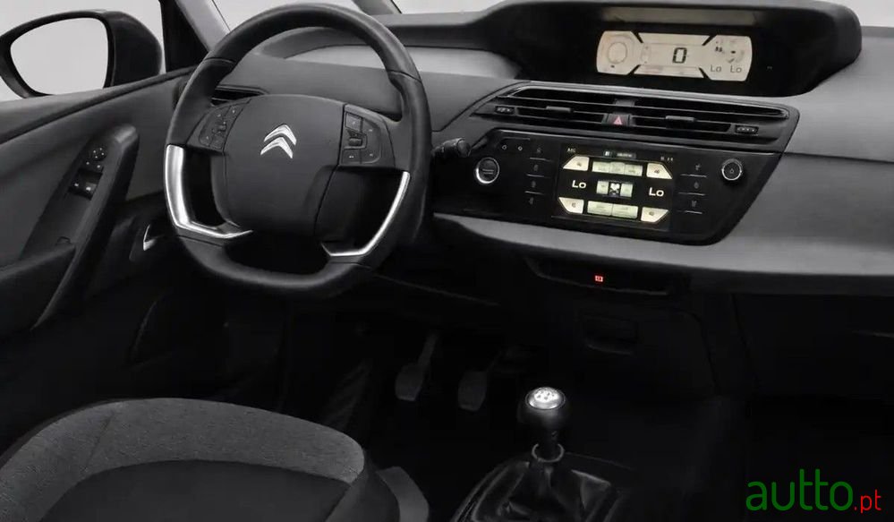 2017' Citroen C4 Picasso photo #5
