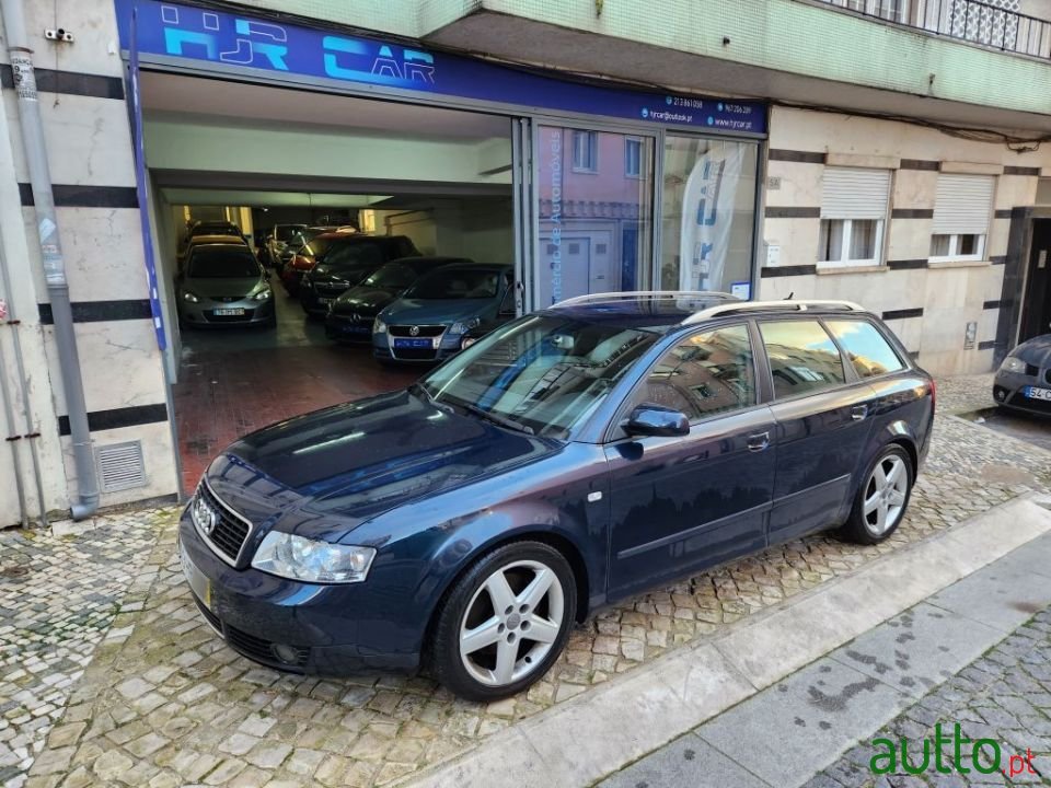 2004' Audi A4 Avant photo #1
