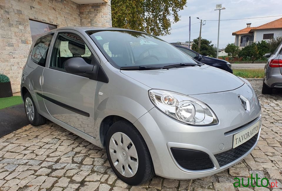 2010' Renault Twingo photo #2
