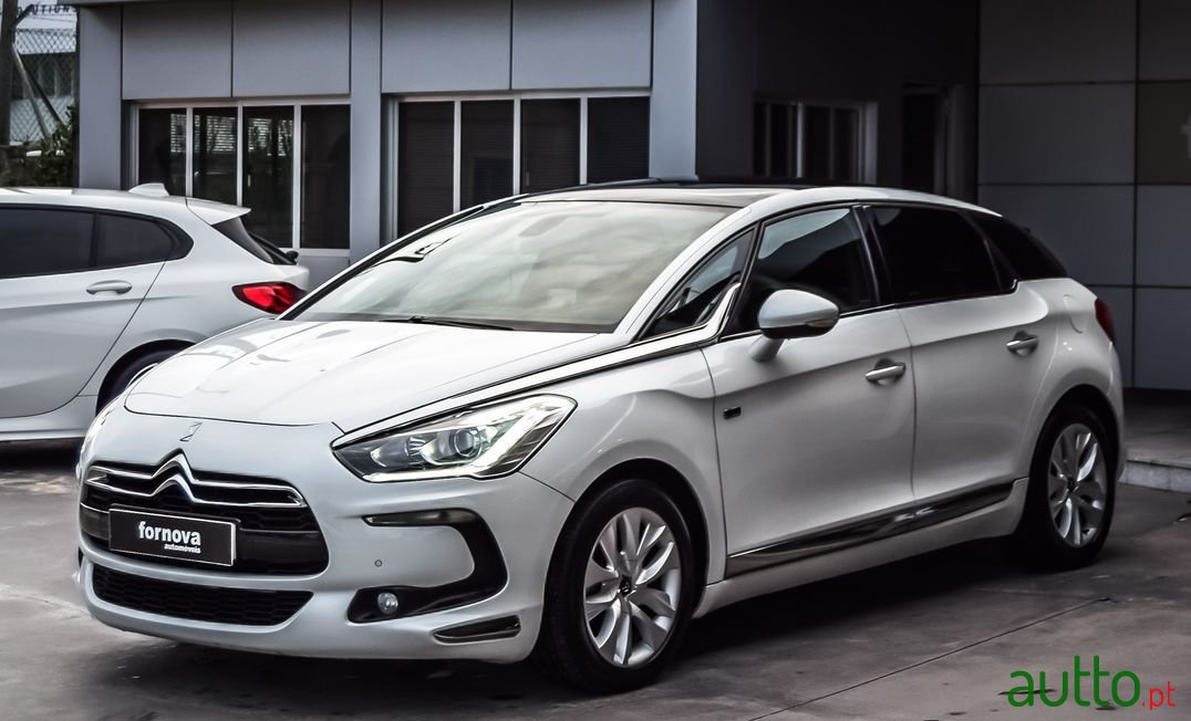 2013' Citroen DS5 photo #3