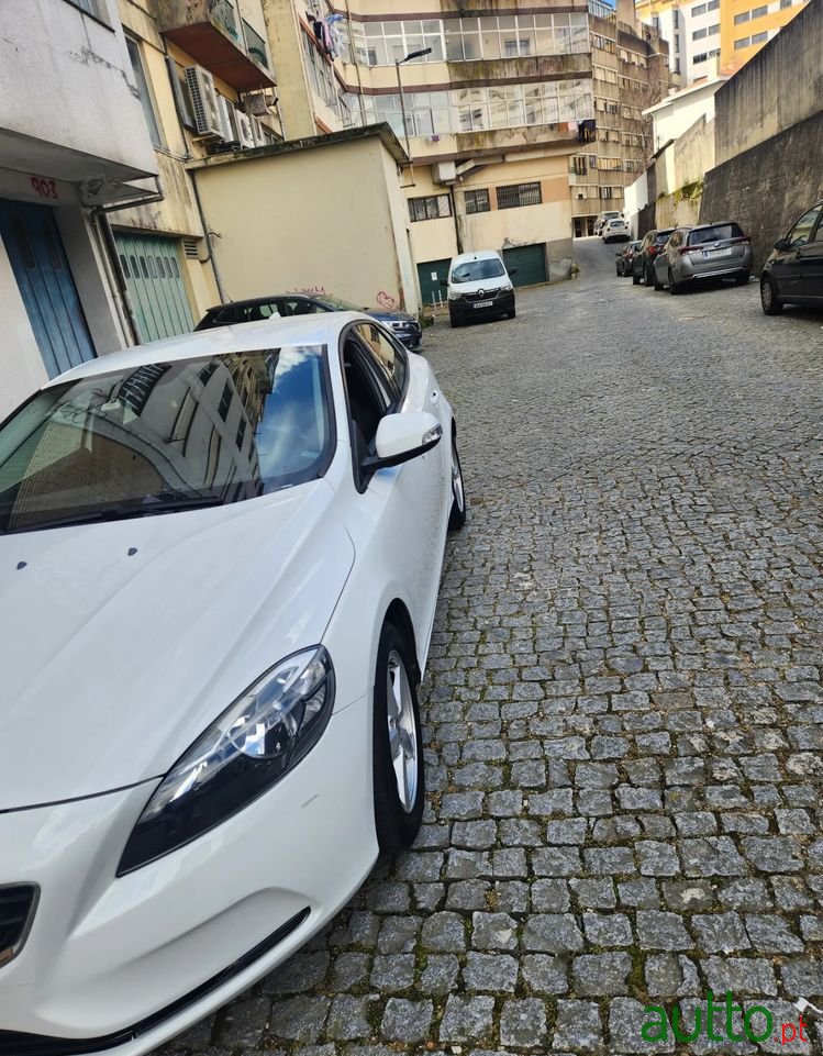 2014' Volvo V40 1.6 D2 Momentum photo #3