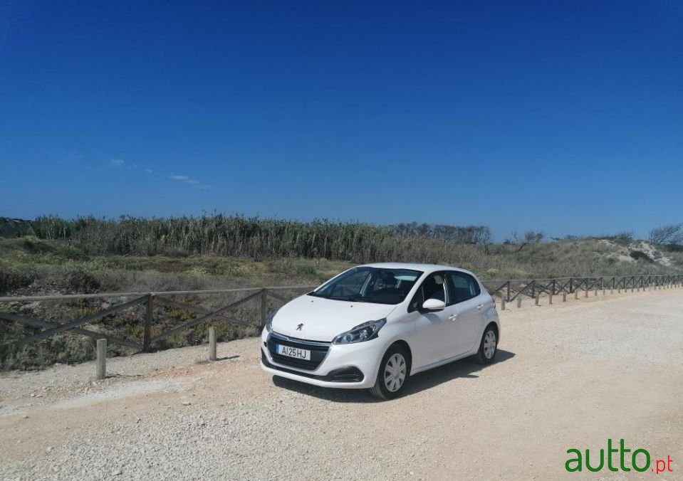 2015' Peugeot 208 photo #1