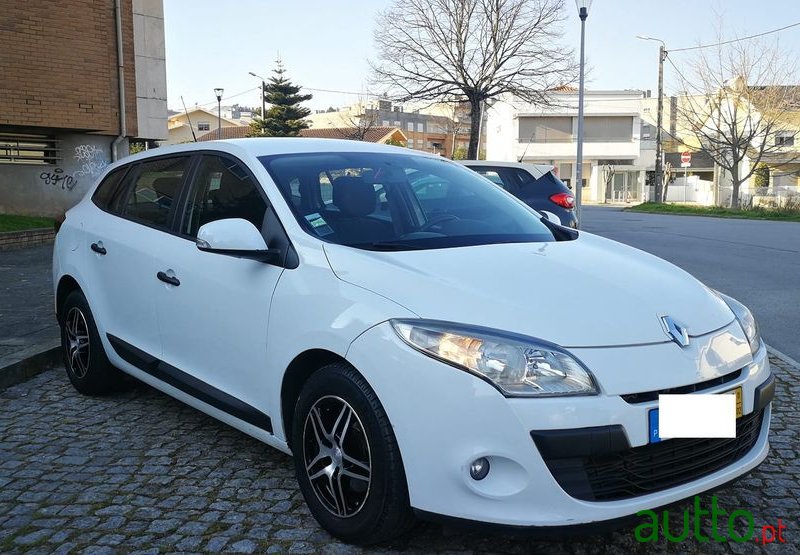 2011' Renault Megane Sport Tourer photo #1