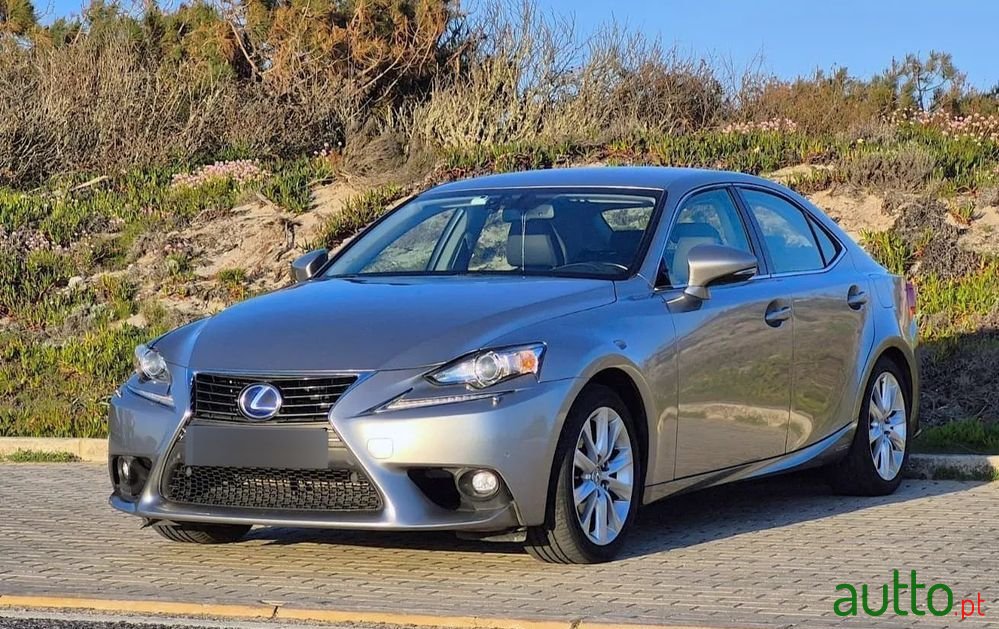 2016' Lexus IS Executive photo #1