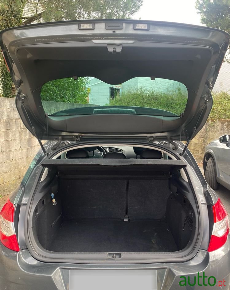 2012' Citroen C4 photo #2