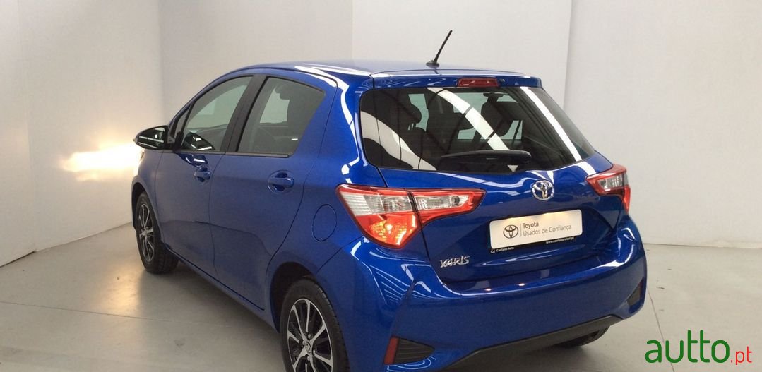 2020' Toyota Yaris photo #2