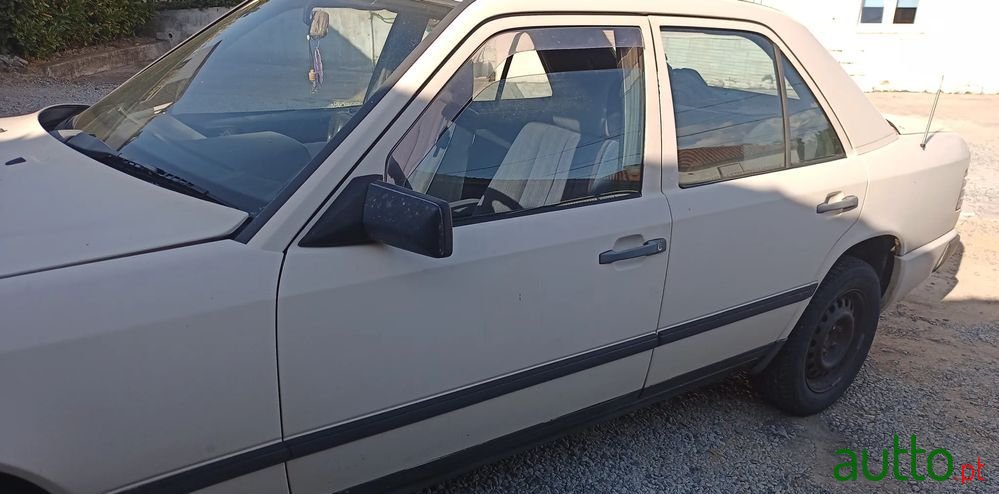 1986' Mercedes-Benz W124 250 D photo #6