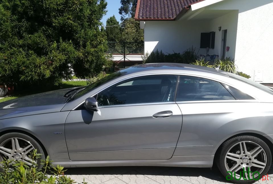 2010' Mercedes-Benz E-350 photo #3