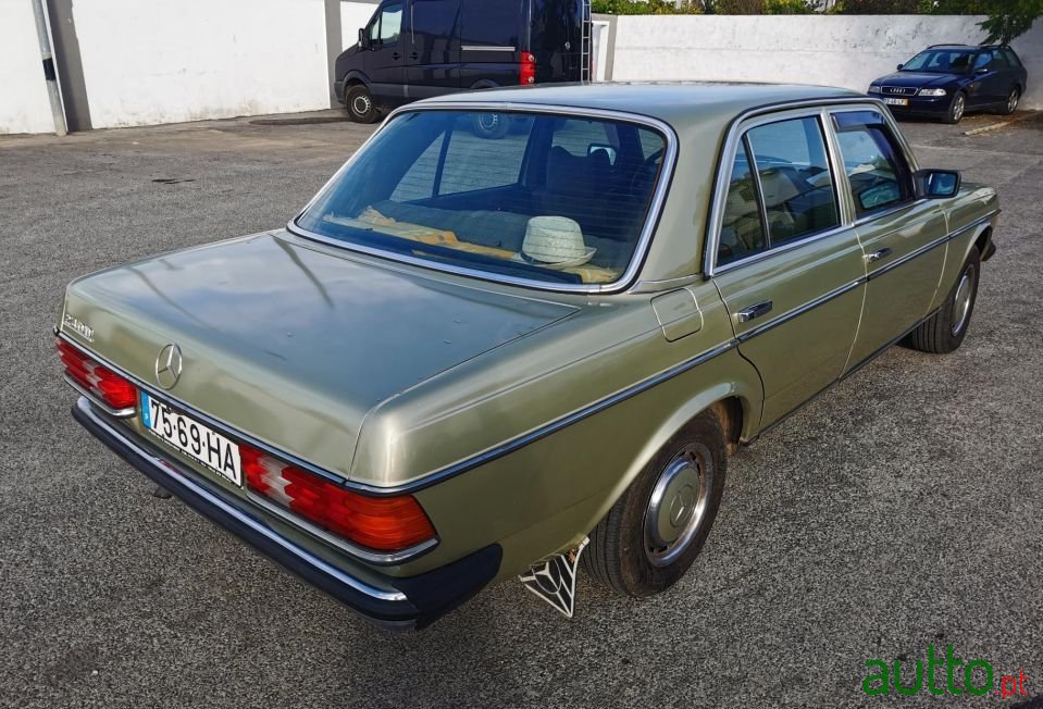 1978' Mercedes-Benz 240 photo #2