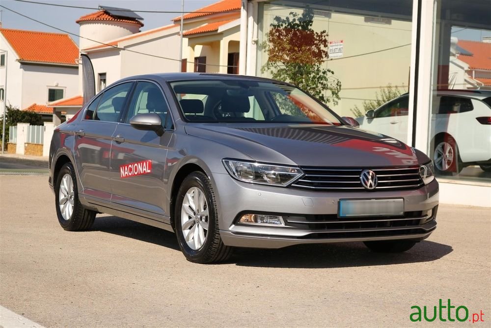 2019' Volkswagen Passat photo #2