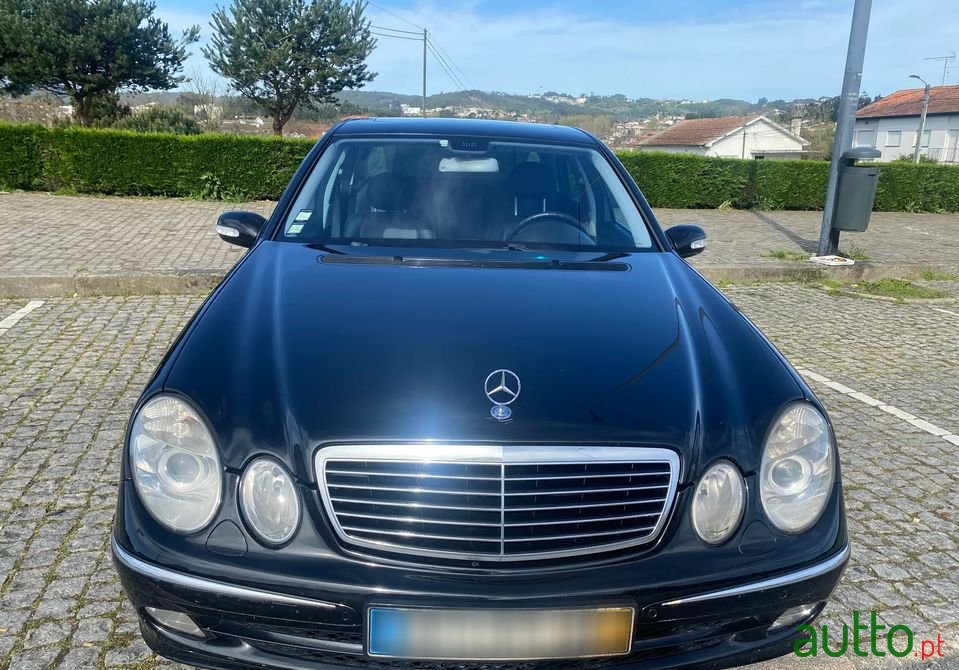 2002' Mercedes-Benz E-220 photo #5
