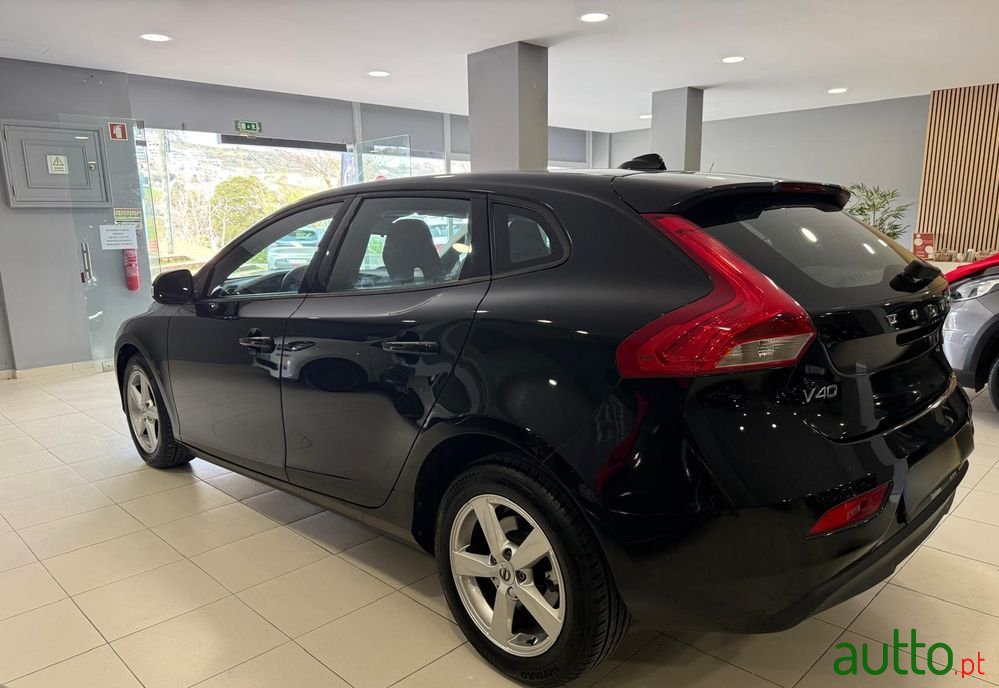 2017' Volvo V40 photo #2