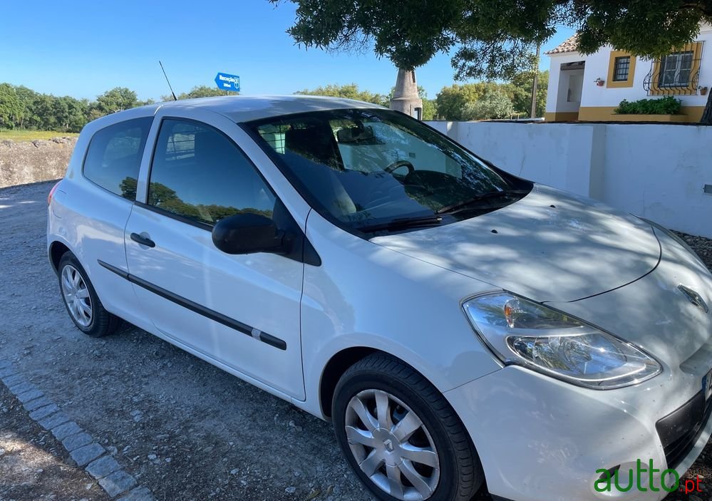 2012' Renault Clio photo #6