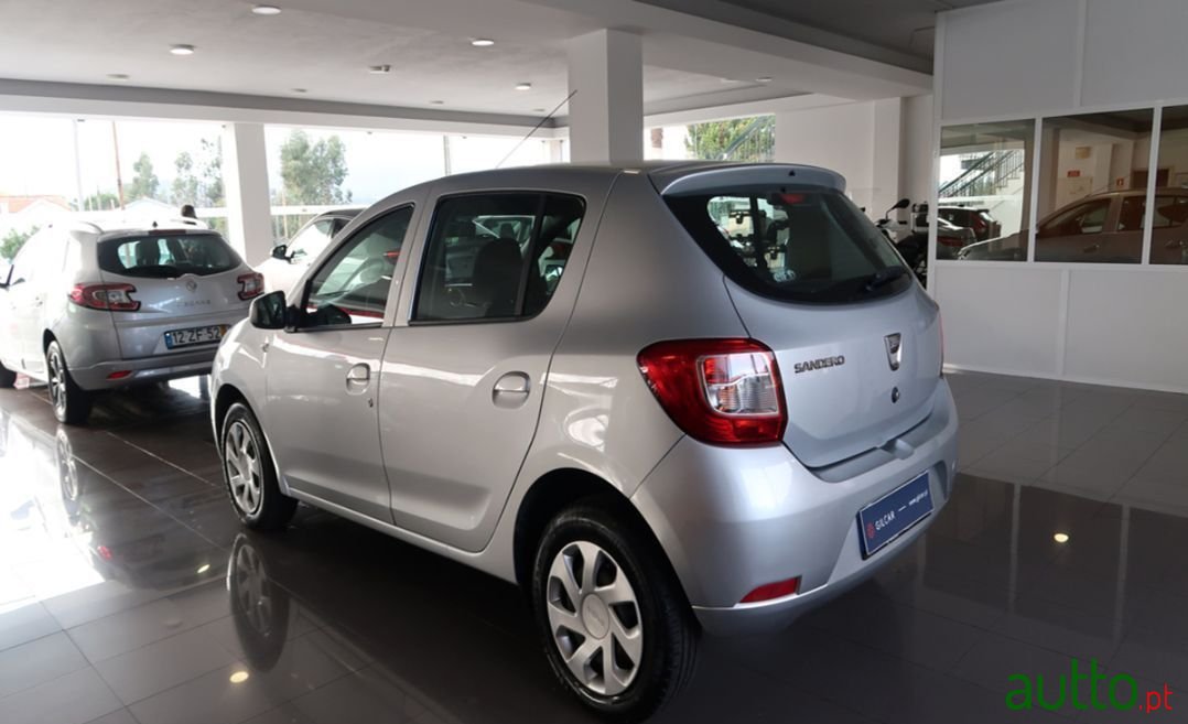 2014' Dacia Sandero photo #6