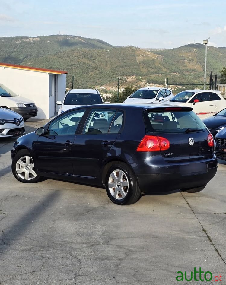 2004' Volkswagen Golf 1.4 Fsi Trendline photo #2