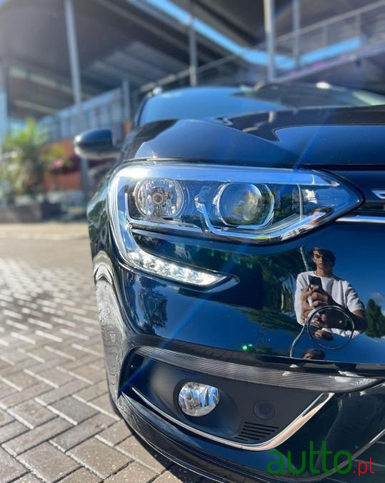 2020' Renault Megane Sport Tourer photo #2