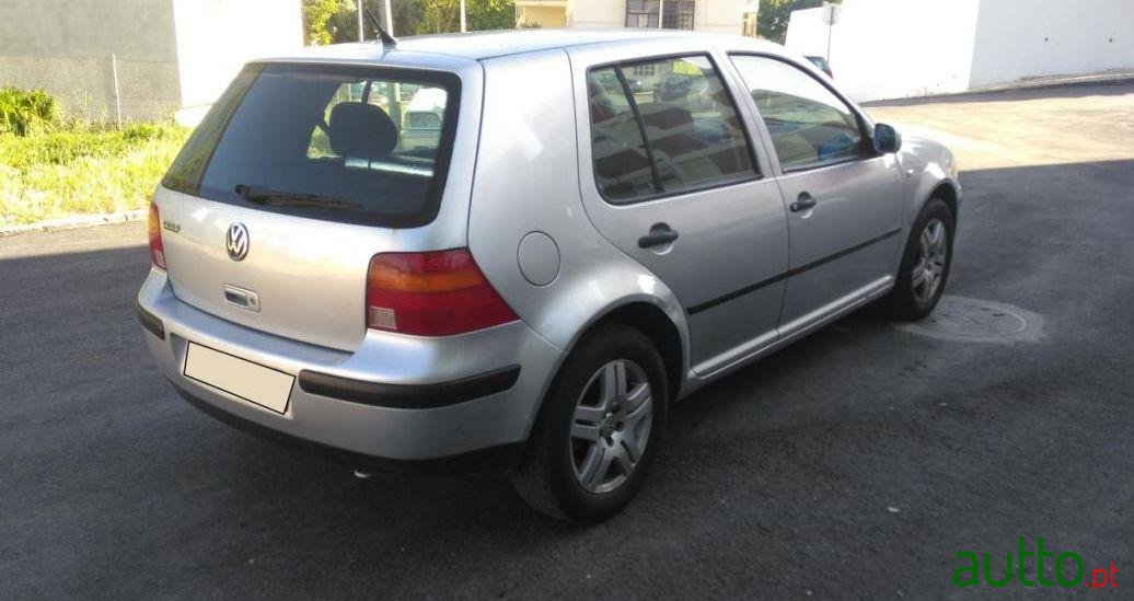 2001' Volkswagen Golf photo #1