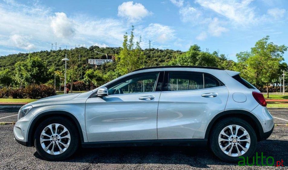 2015' Mercedes-Benz Gla-200 Urban photo #4