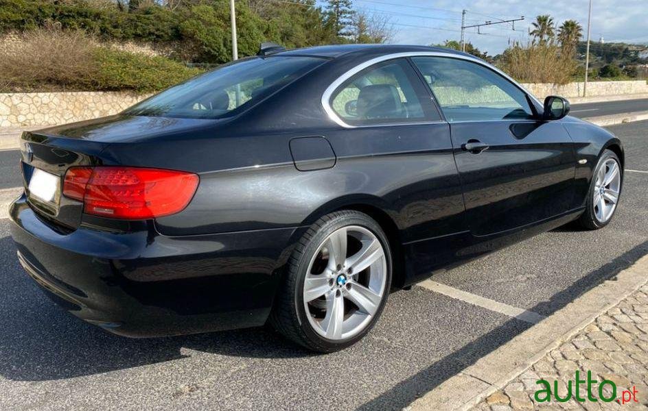 2010' BMW 320 photo #1