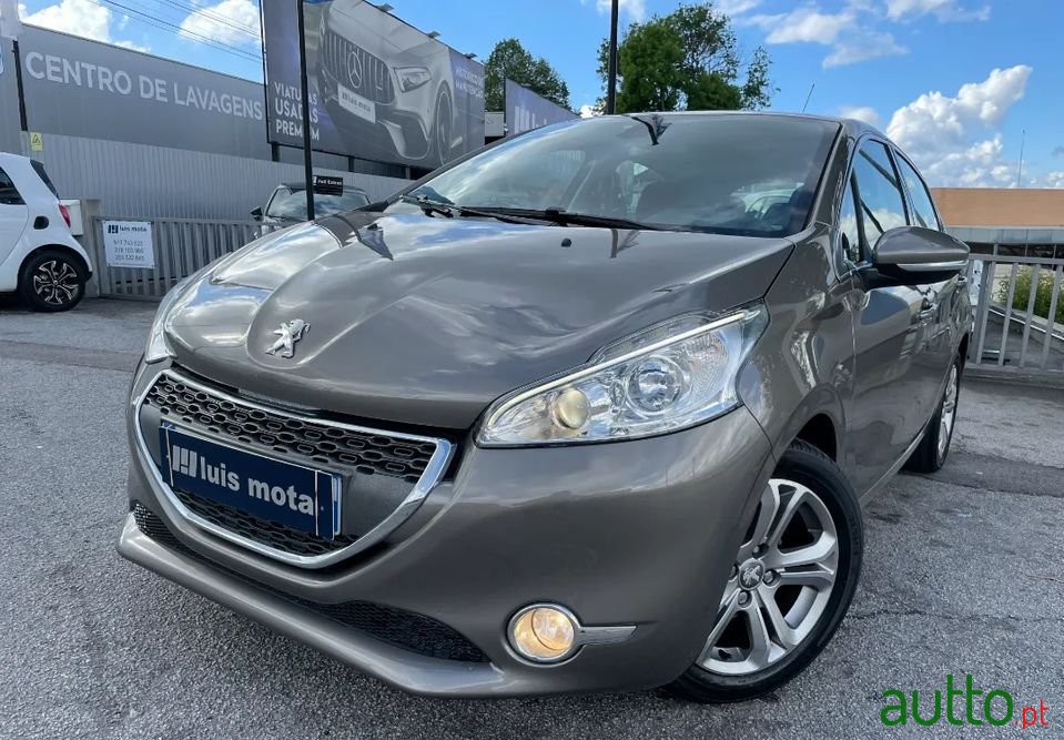 2013' Peugeot 208 photo #1