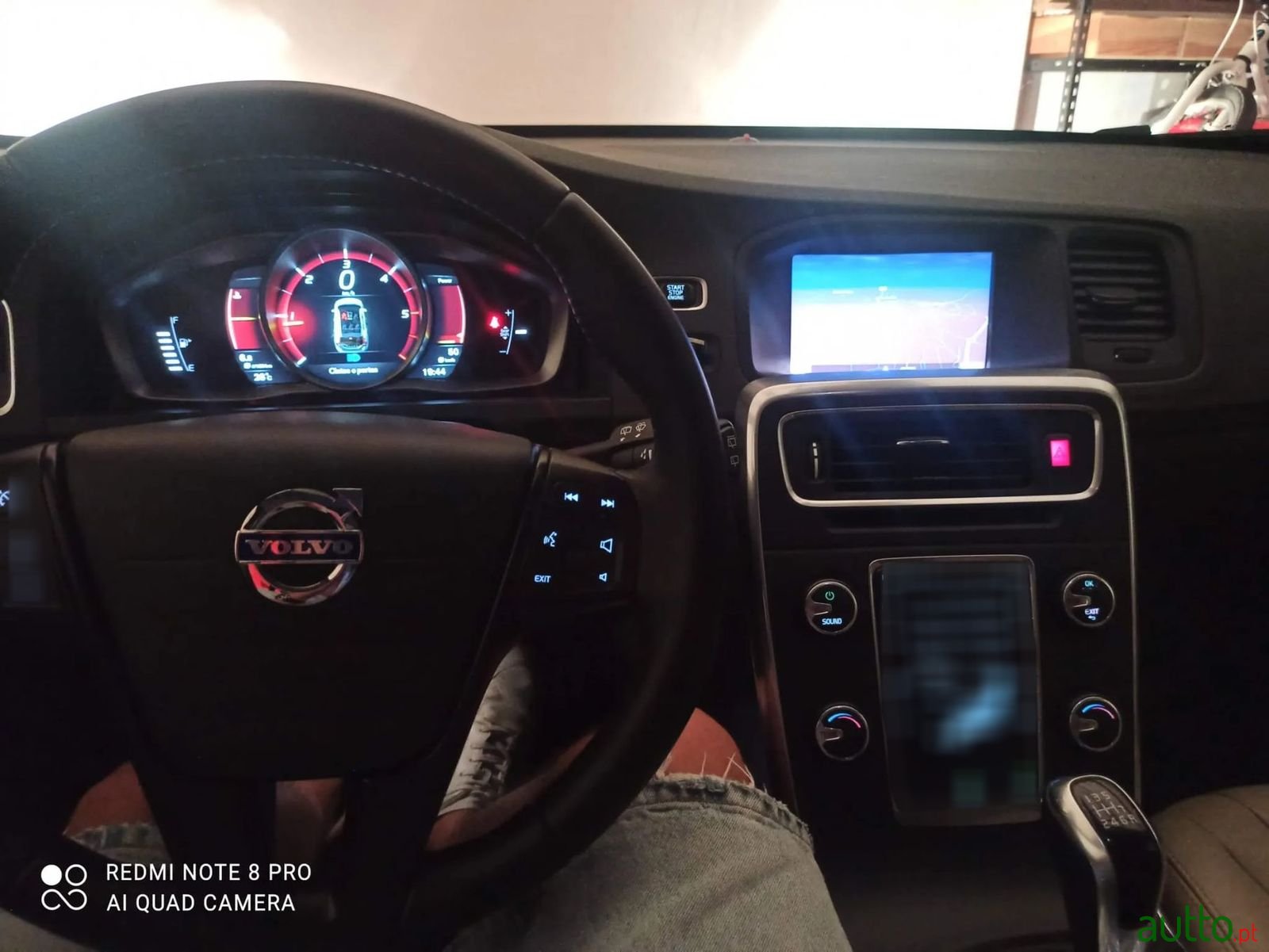 2017' Volvo V60 Cross Country photo #2