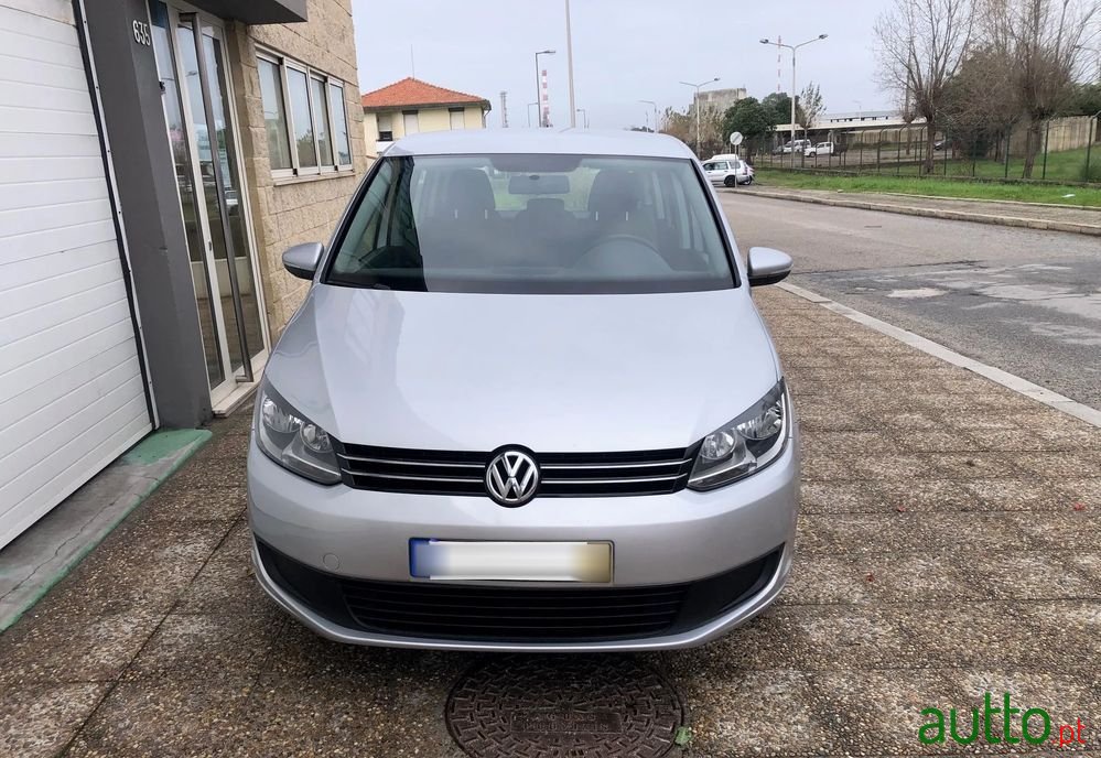 2014' Volkswagen Touran photo #4