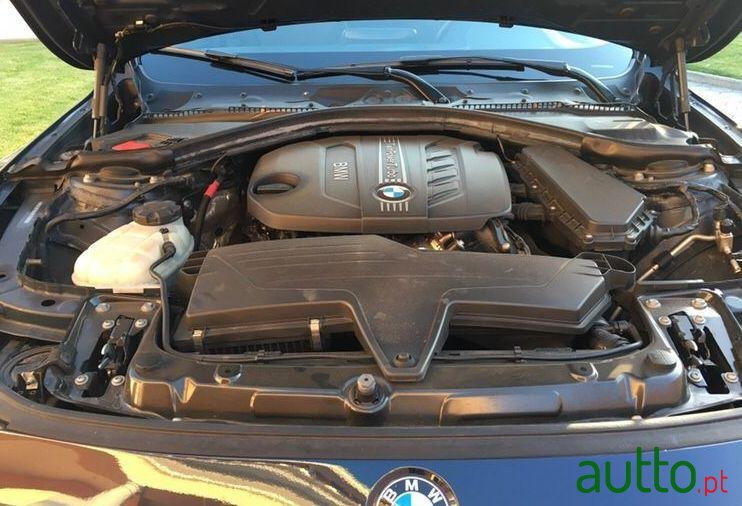 2013' BMW 318 D Touring Nacional photo #2