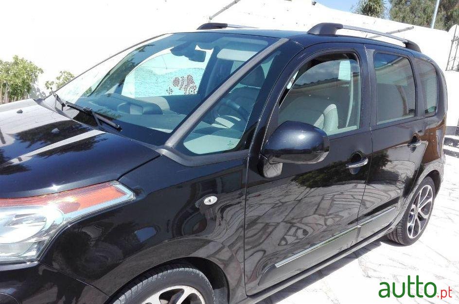 2010' Citroen C3 Picasso photo #5
