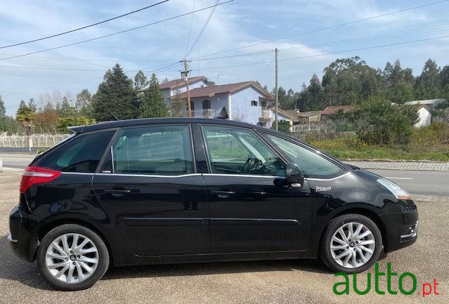 2009' Citroen C4 Picasso photo #3