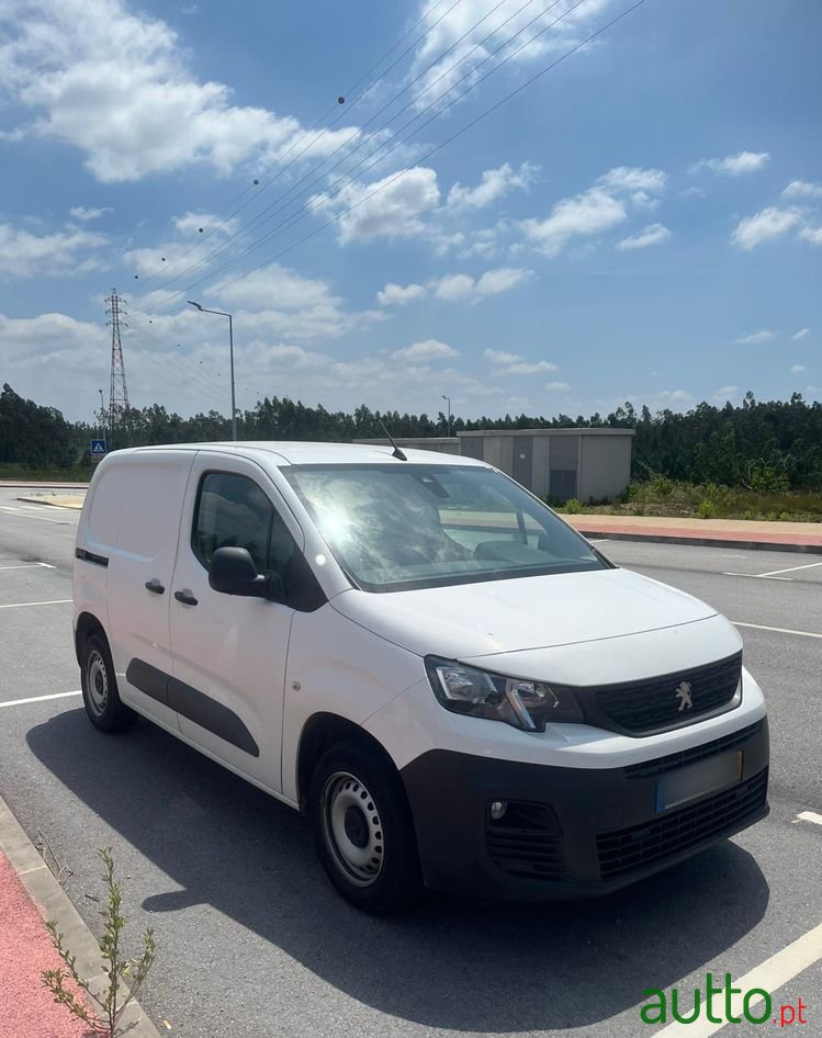 2019' Peugeot Partner photo #2