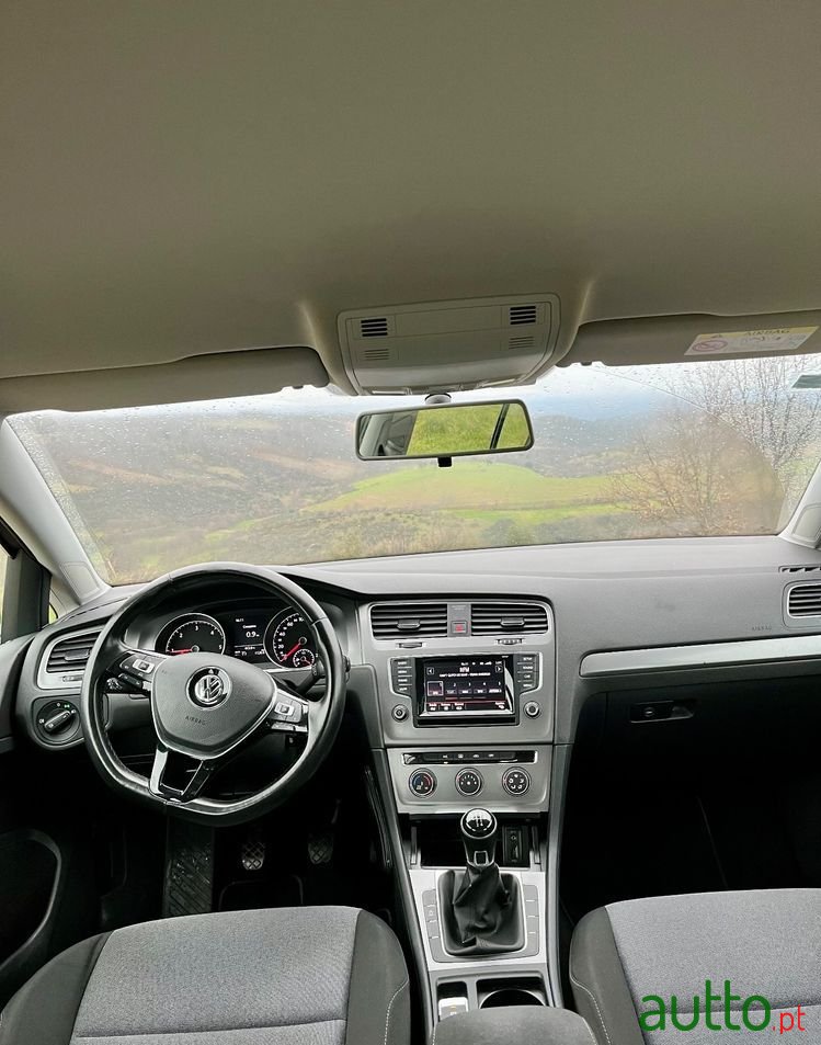 2015' Volkswagen Golf photo #4