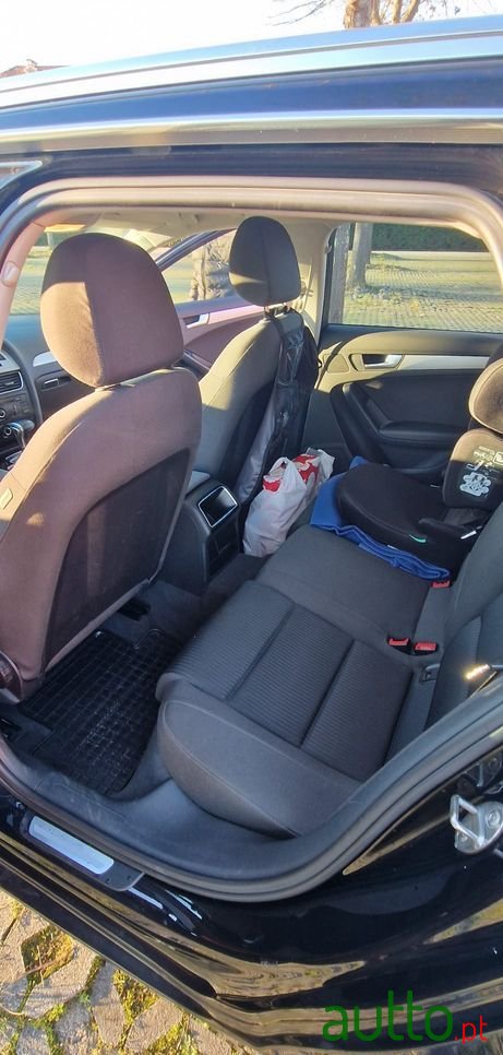 2011' Audi A4 Avant photo #6