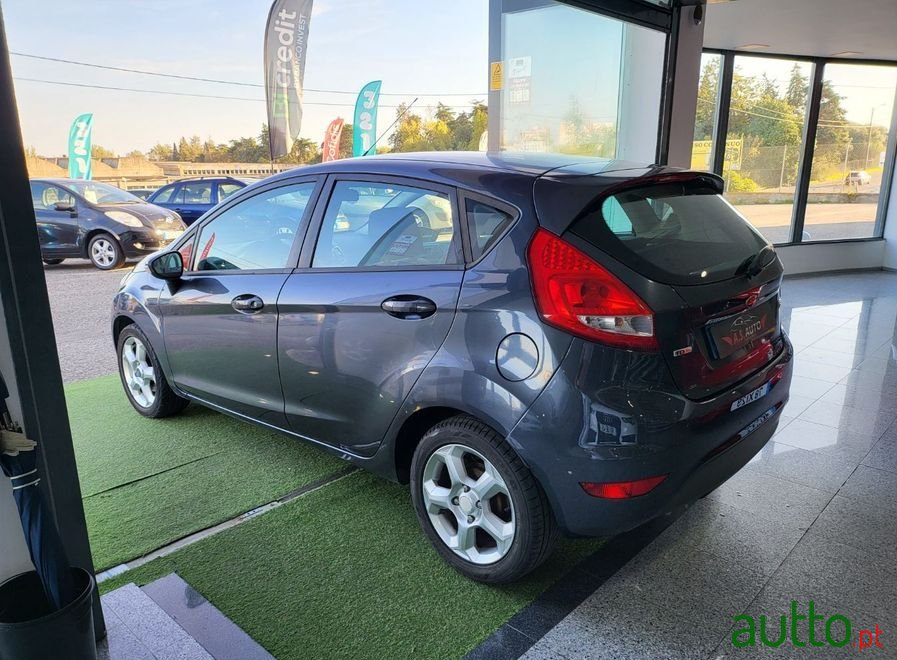 2009' Ford Fiesta photo #4