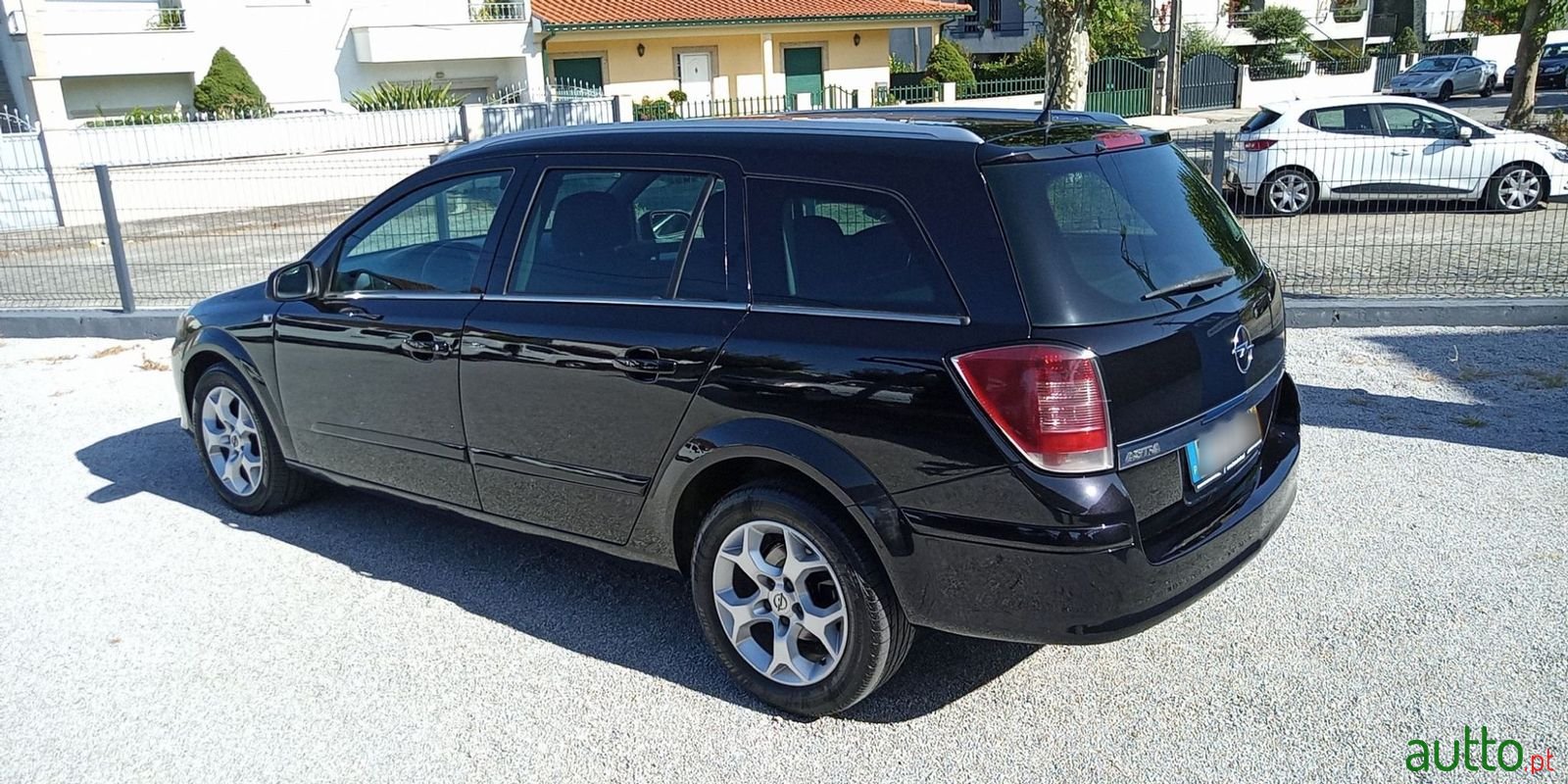 2006' Opel Astra Caravan photo #4