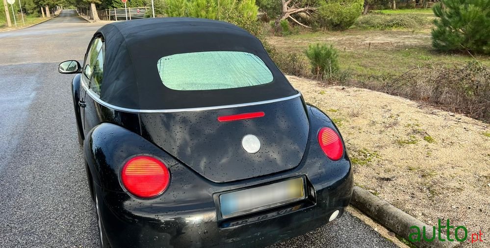 2004' Volkswagen New Beetle 1.6 photo #5