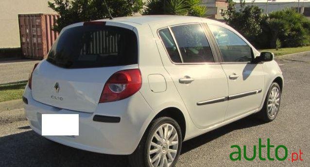 2009' Renault Clio Dynamique S photo #2