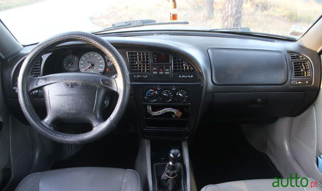 2000' Daewoo Nubira Sw photo #2