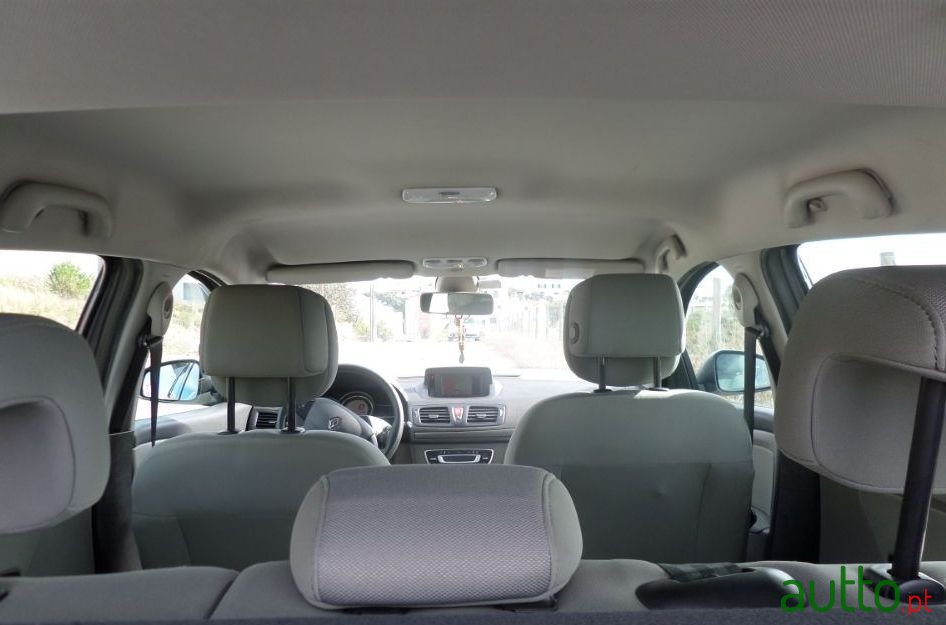 2010' Renault Megane photo #4